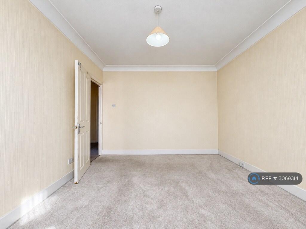 House in Ilford - More