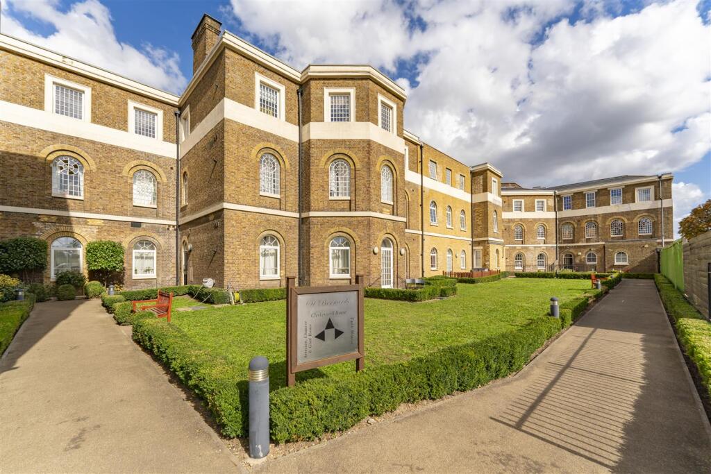 2-bed flat on Clerkenwell House, Hilda Road, Hanwell Borders, £415,000