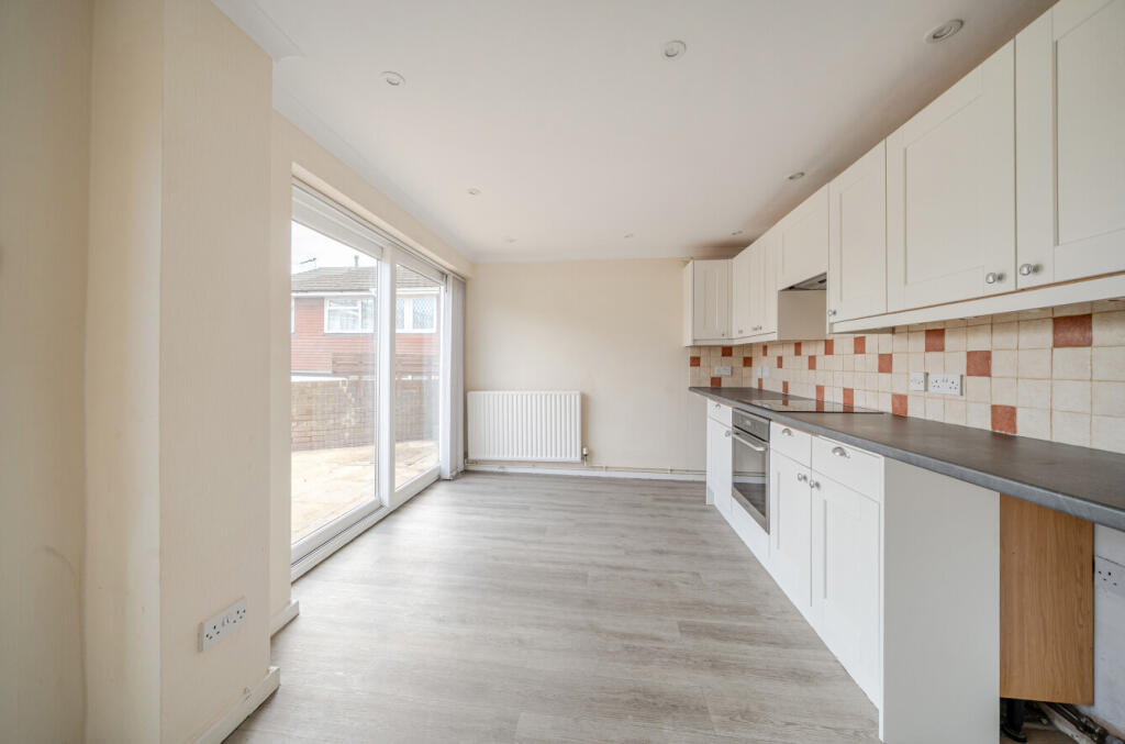 Blackheath Road, Farnham, Surrey, GU9 photo 3