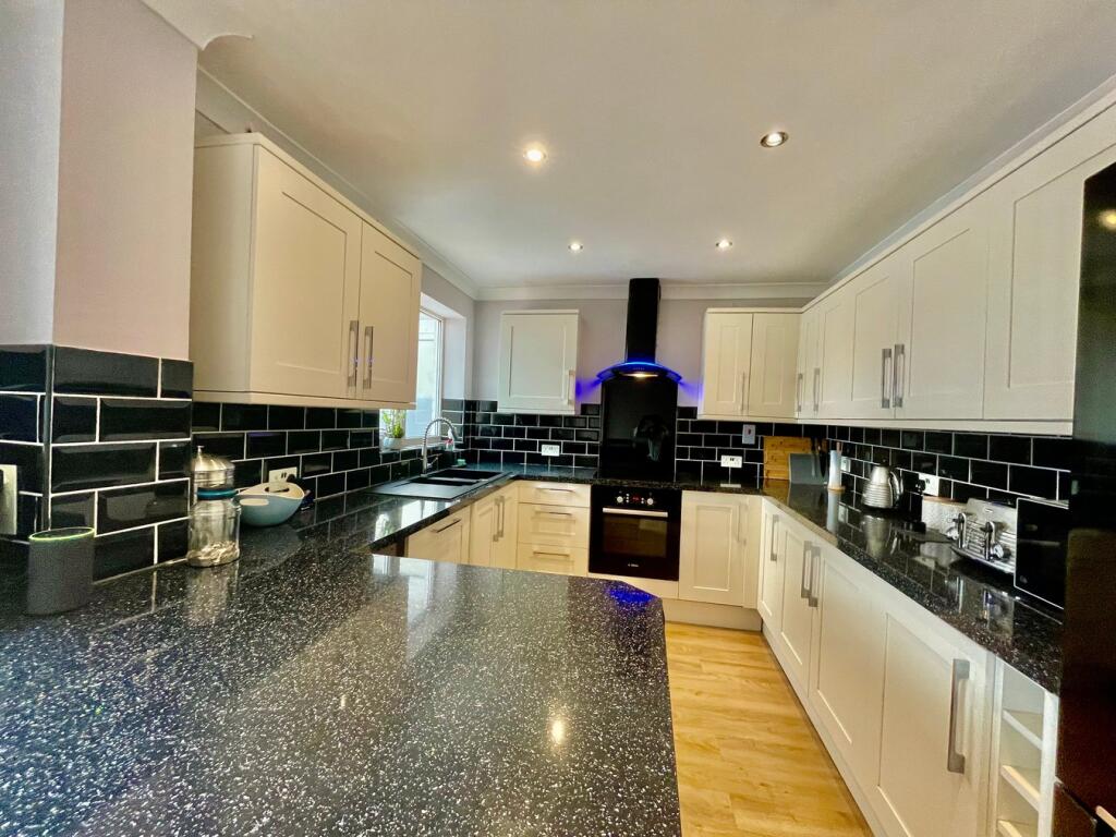 Glebe Road, Deanshanger, Milton Keynes, MK19 photo 3