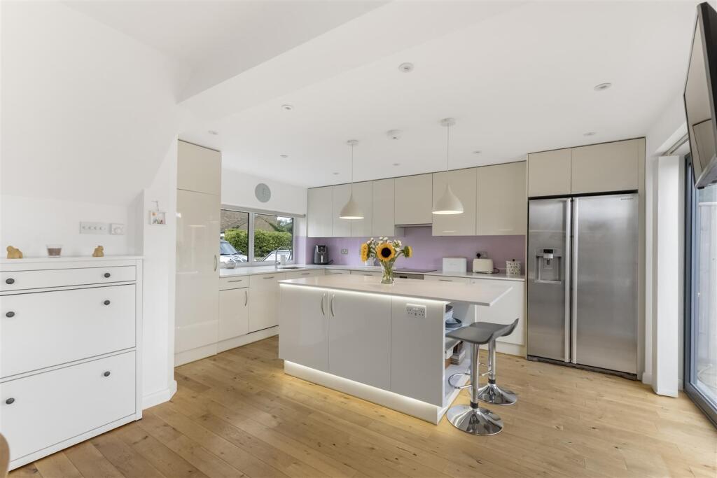 House in Tunbridge Wells, Paddock Wood - View 4