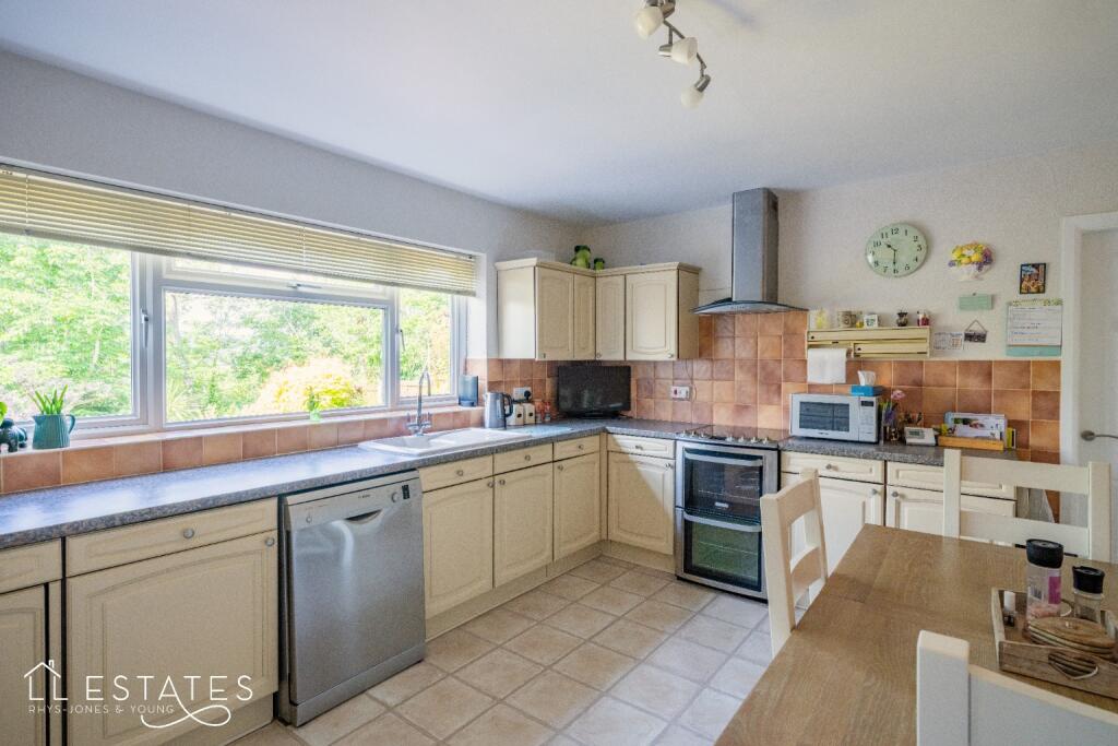 Bryn Coed, St Asaph photo 2