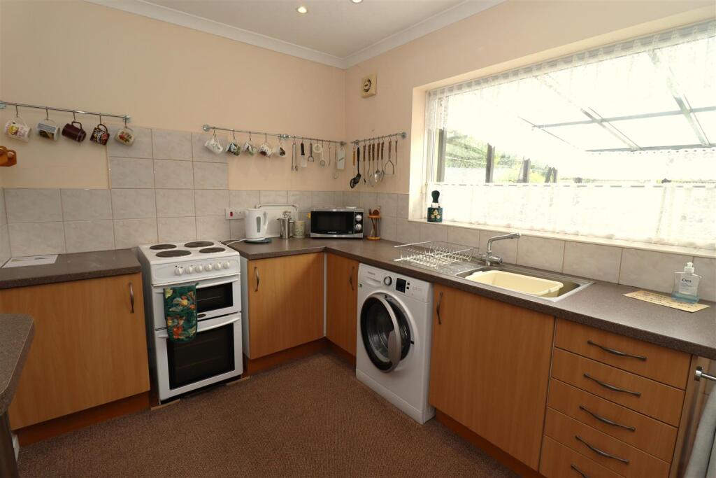 House in Hull - View 4