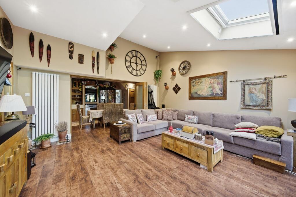 House in Cambridge, Cherry Hinton - More