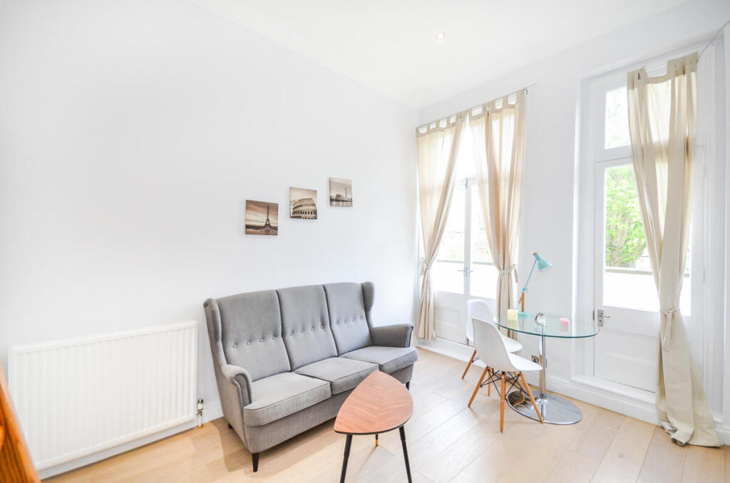 Studio flat for rent