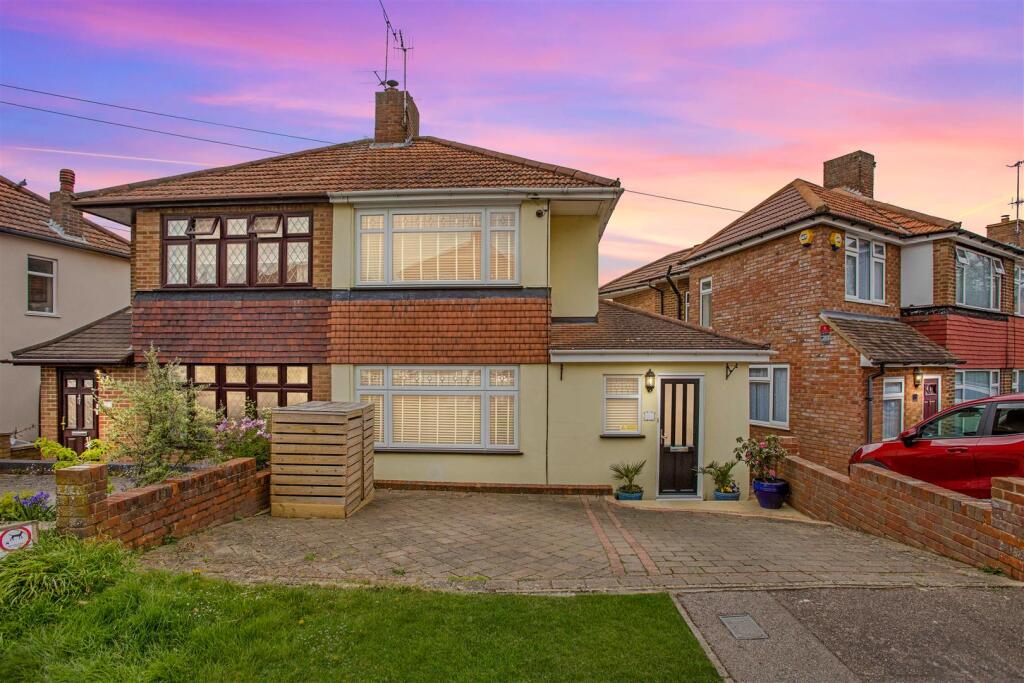 Main image of property: Langley Avenue, Hemel Hempstead, HP3