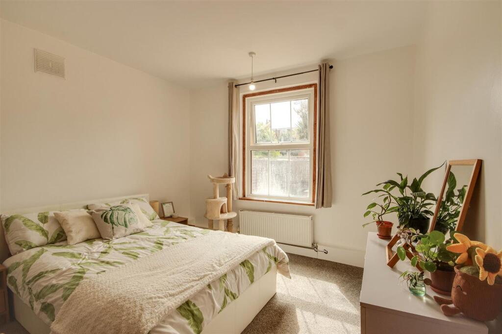Apartment in Worthing, Broadwater - View 5
