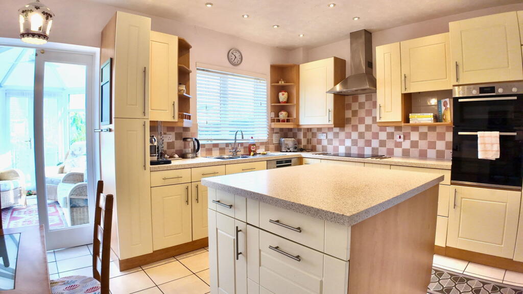 House in Newport - View 4