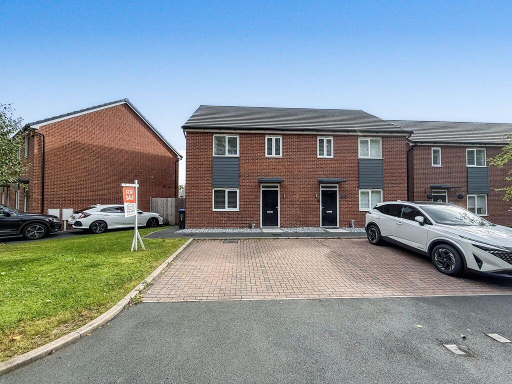 3-bed semi-detached on Ridge Lane, Blythe Bridge, Stoke-on-Trent, £110,000