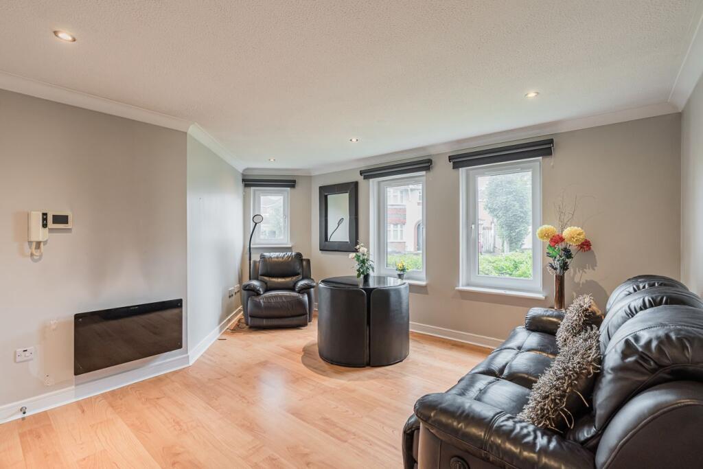 Apartment in Dunfermline, Fife - View 4