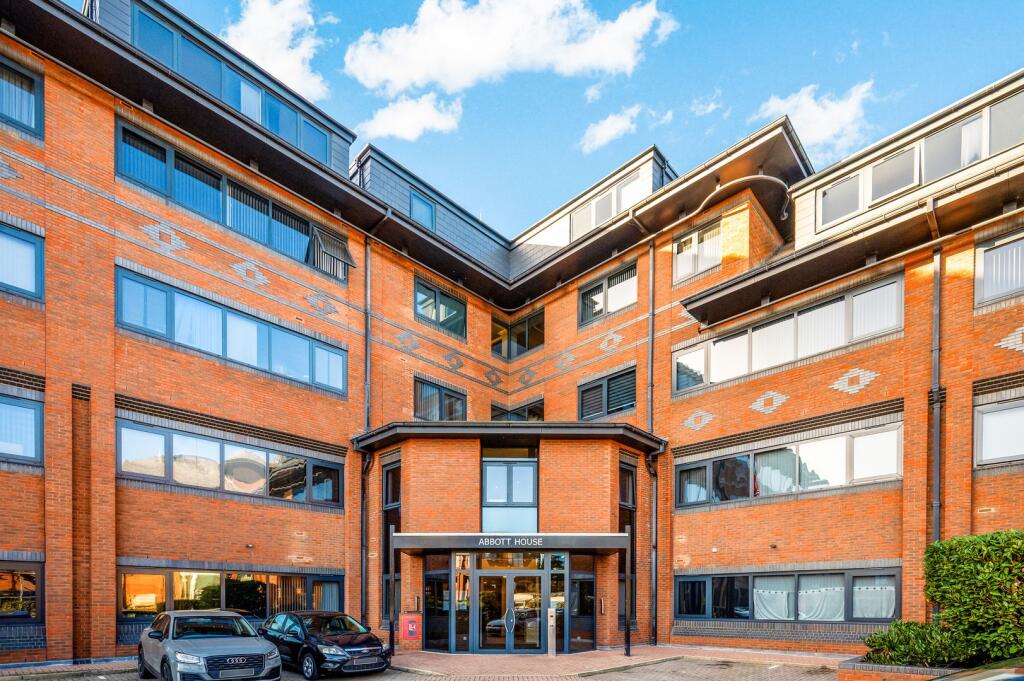 Main image of property: Abbott House, Griffiths Way, St Albans, AL1
