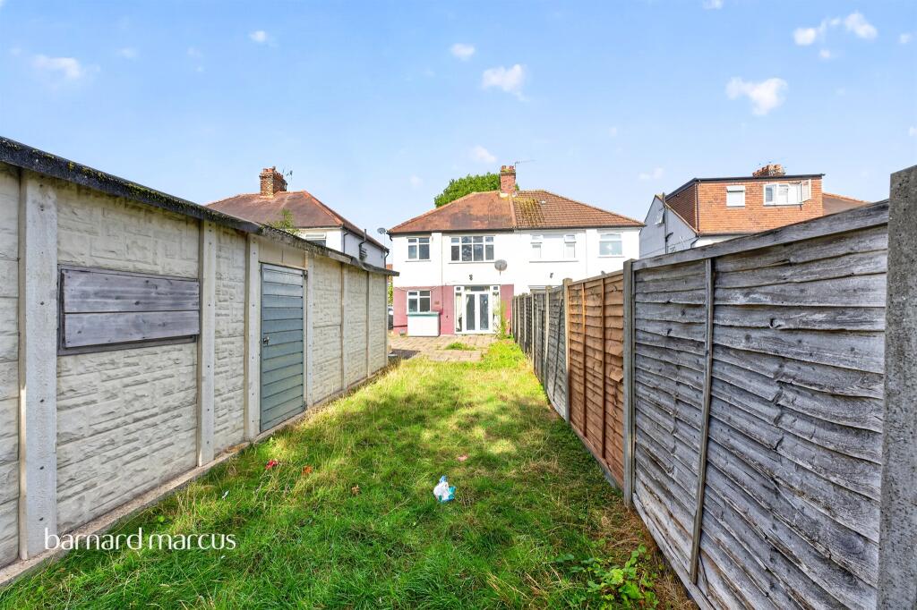 House in Sutton - View 4