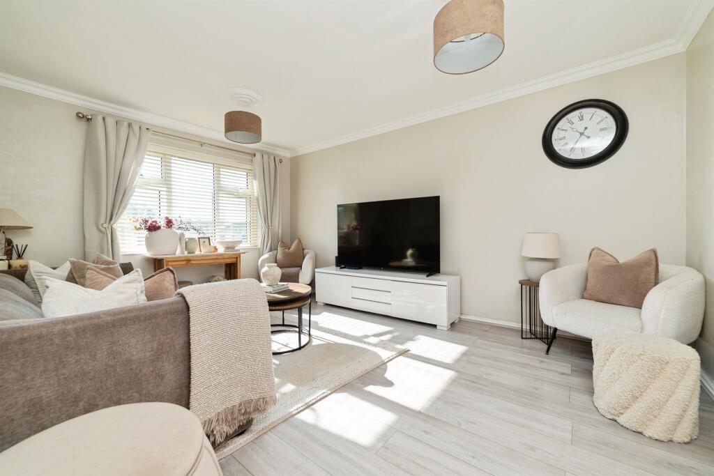 Apartment in Letchworth Garden City, Lordship Estate, Jackmans Estate - View 4