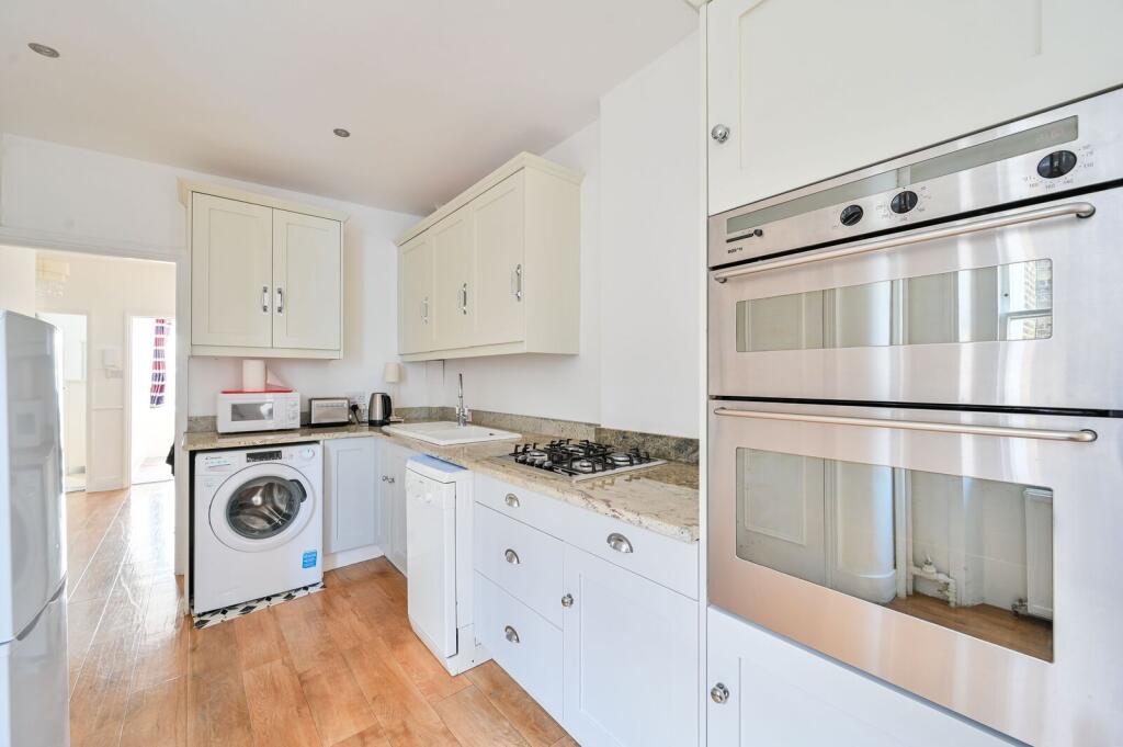 Courtfield Gardens, South Kensington, London, SW5 – další