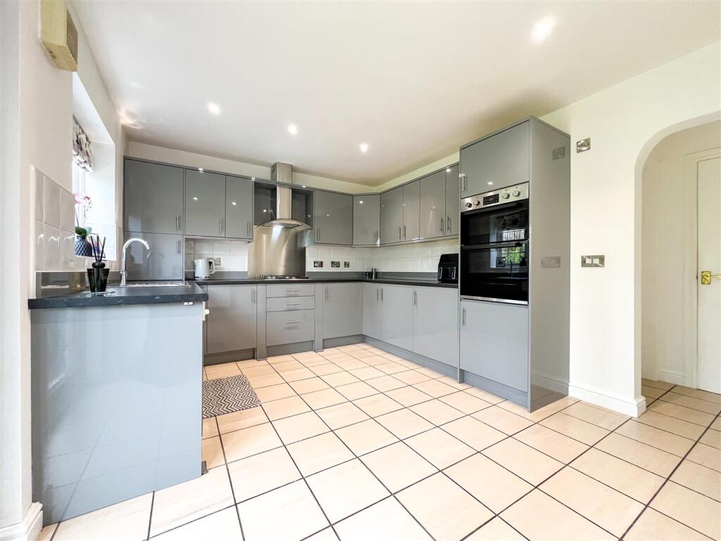 Regency Drive, Stockton Brook, ST9 9LG photo 4