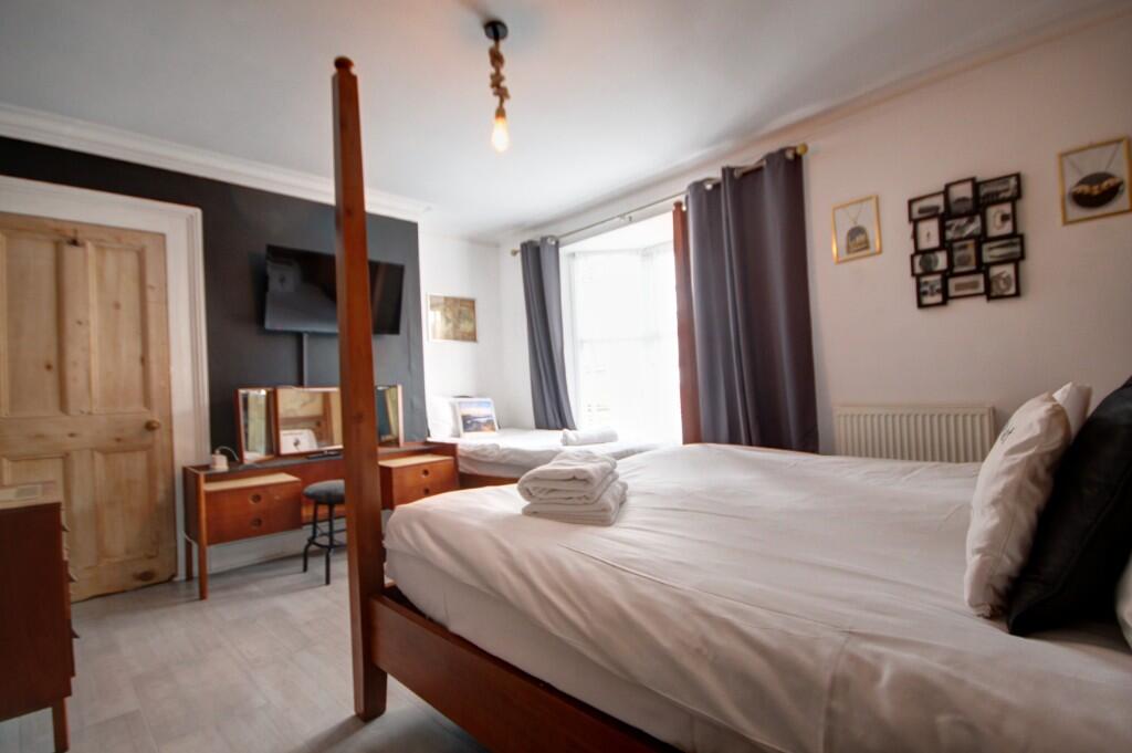 5 Falcon Terrace, Whitby, North Yorkshire, YO21 1EH photo 4