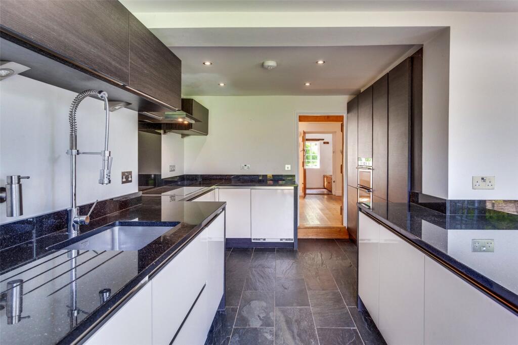 Folly Cottages, Frieth, Buckinghamshire, RG9 - View 5