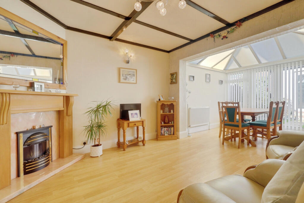 House in Southend-on-Sea, Prittlewell - More