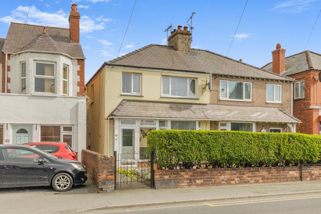 3-bed semi-detached on Chester Road, Flint, CH6, £160,000