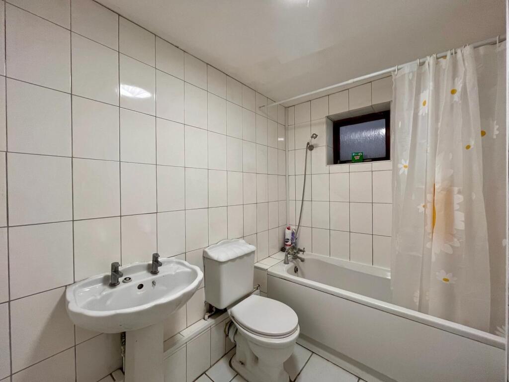Apartment in Luton - View 4