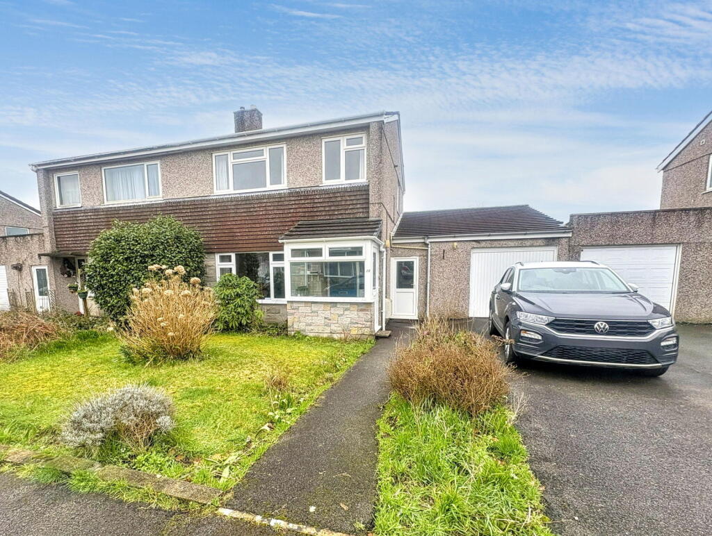 4-bed semi-detached on 10, Courtlands Road, £325,000