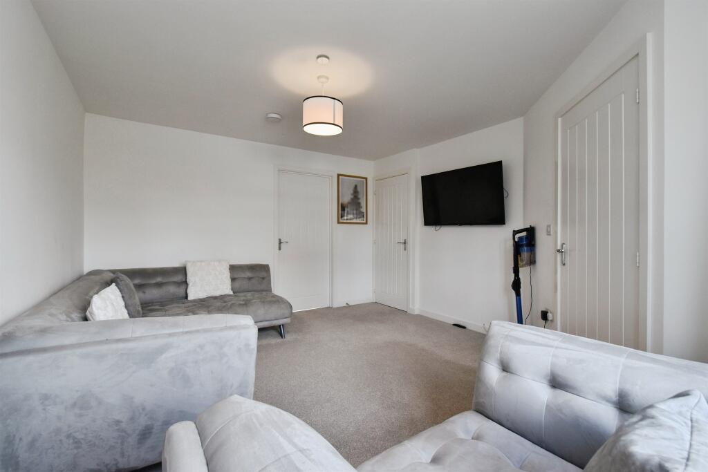 House in Newport - View 5