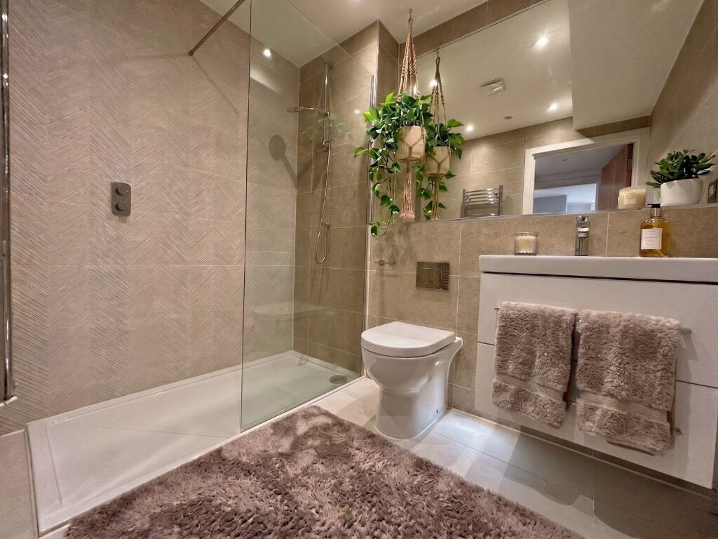 Apartment in Poole - View 3