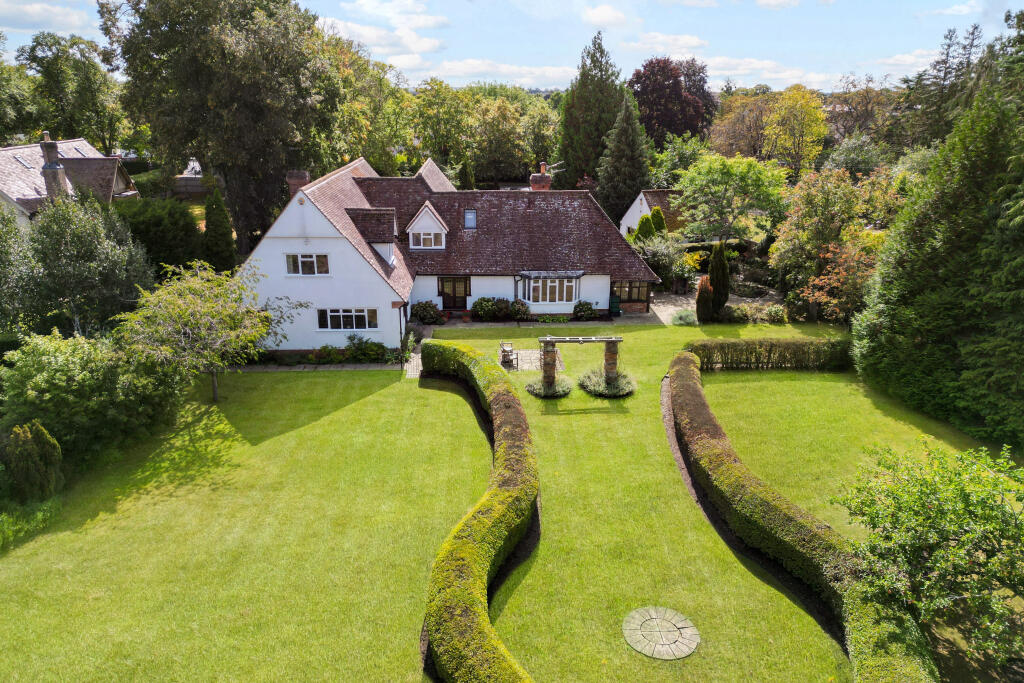 Main image of property: Tiddington Road, Stratford-Upon-Avon, CV37