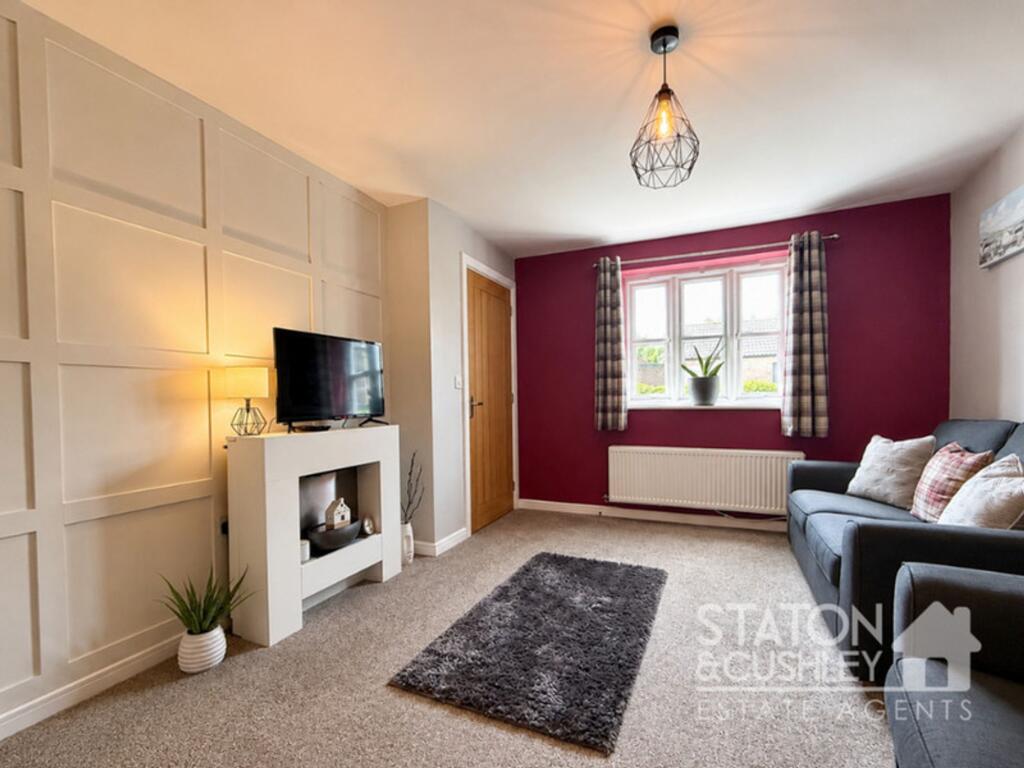 House in Mansfield, Nottinghamshire - More