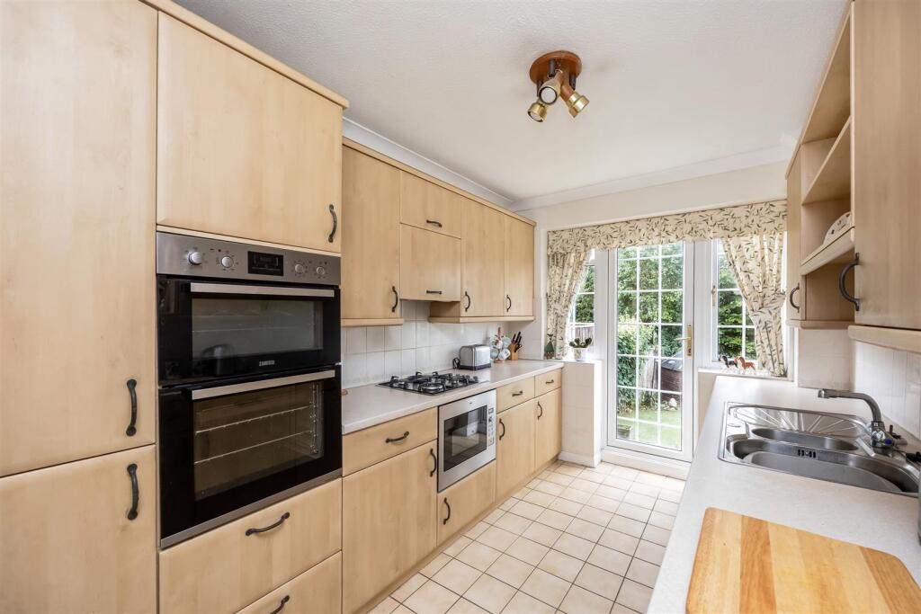 House in Haywards Heath, Lindfield - View 4