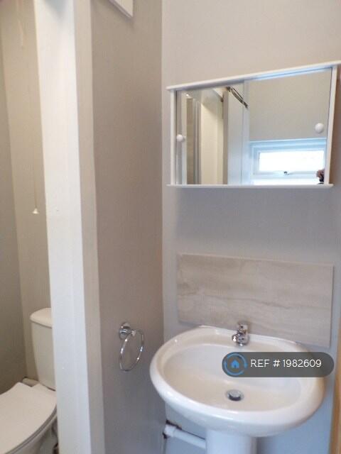 2 bedroom end of terrace house for rent