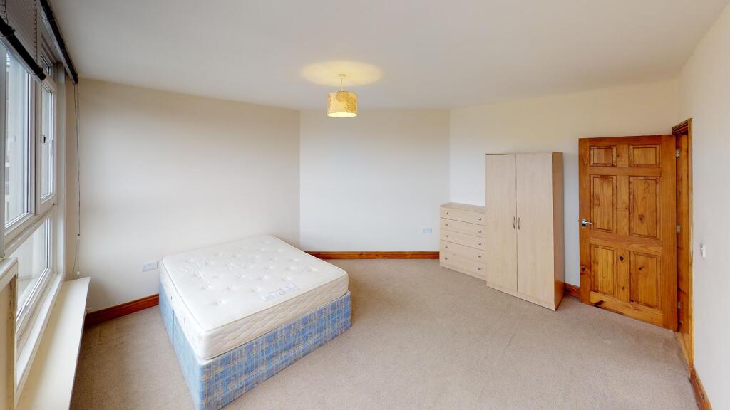Main image of property: Parkview Mansions, New Road, Southampton, SO14