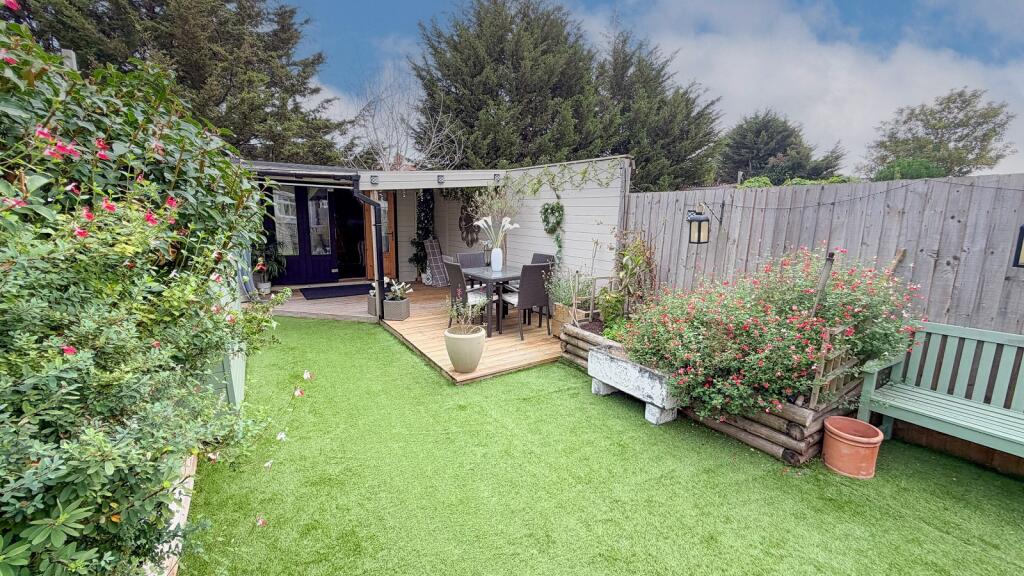 House in Sutton - View 4