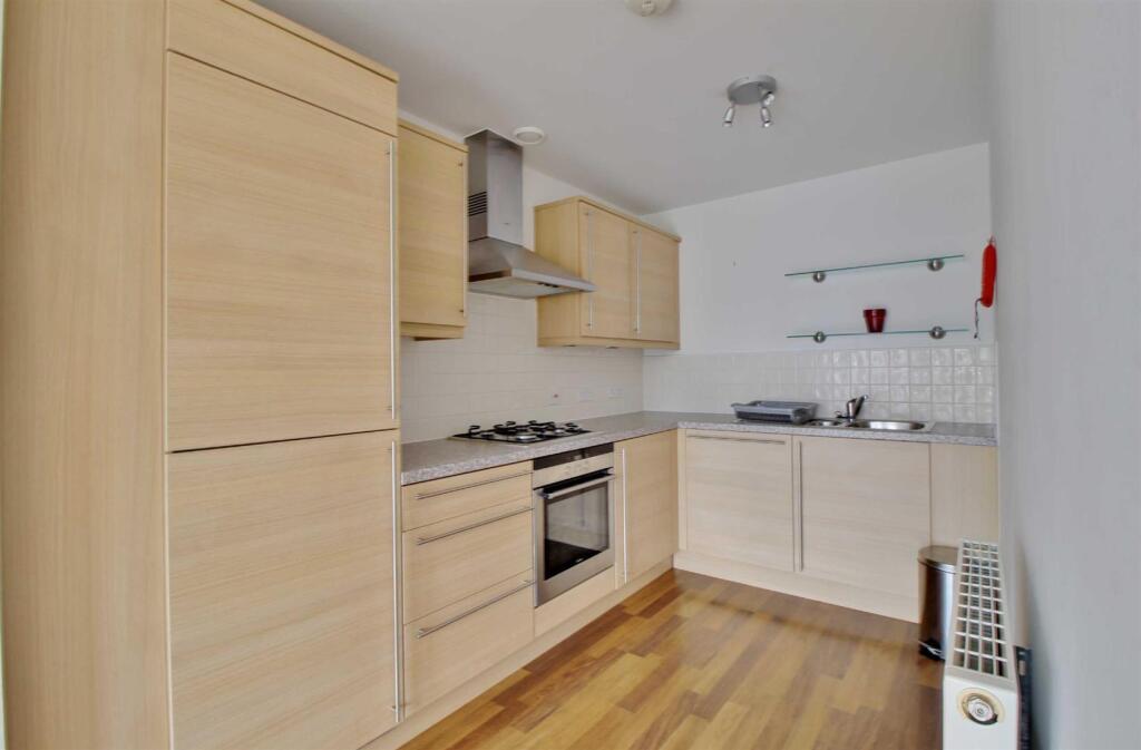 Apartment in Gloucester - View 4