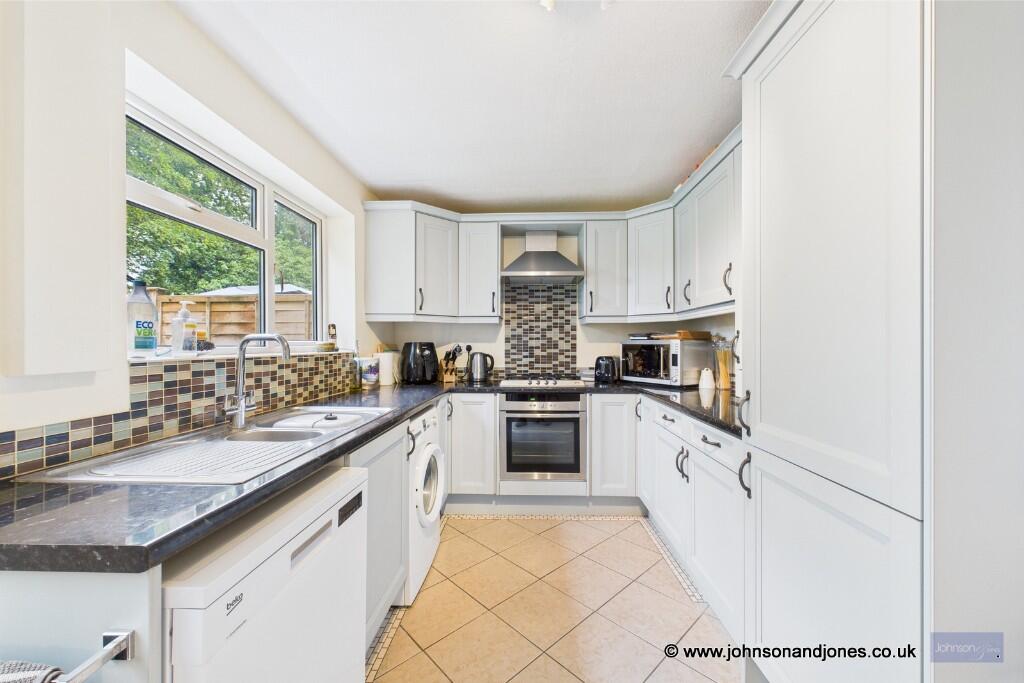 Fernlands Close, Chertsey, Surrey, KT16 photo 4