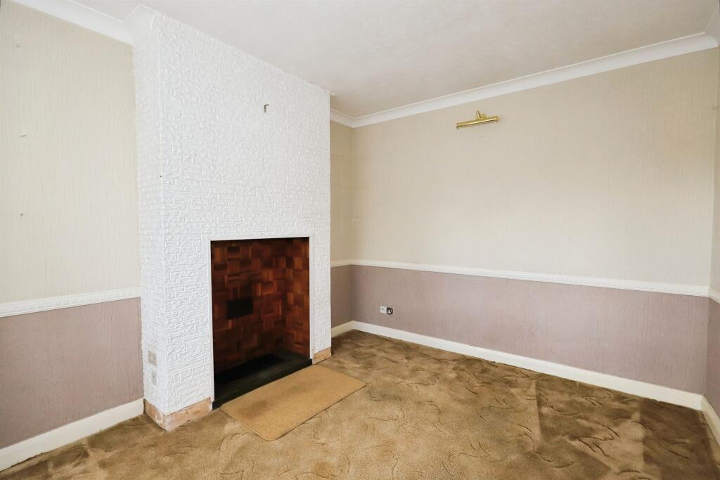 House in Wolverhampton, West Midlands - View 4
