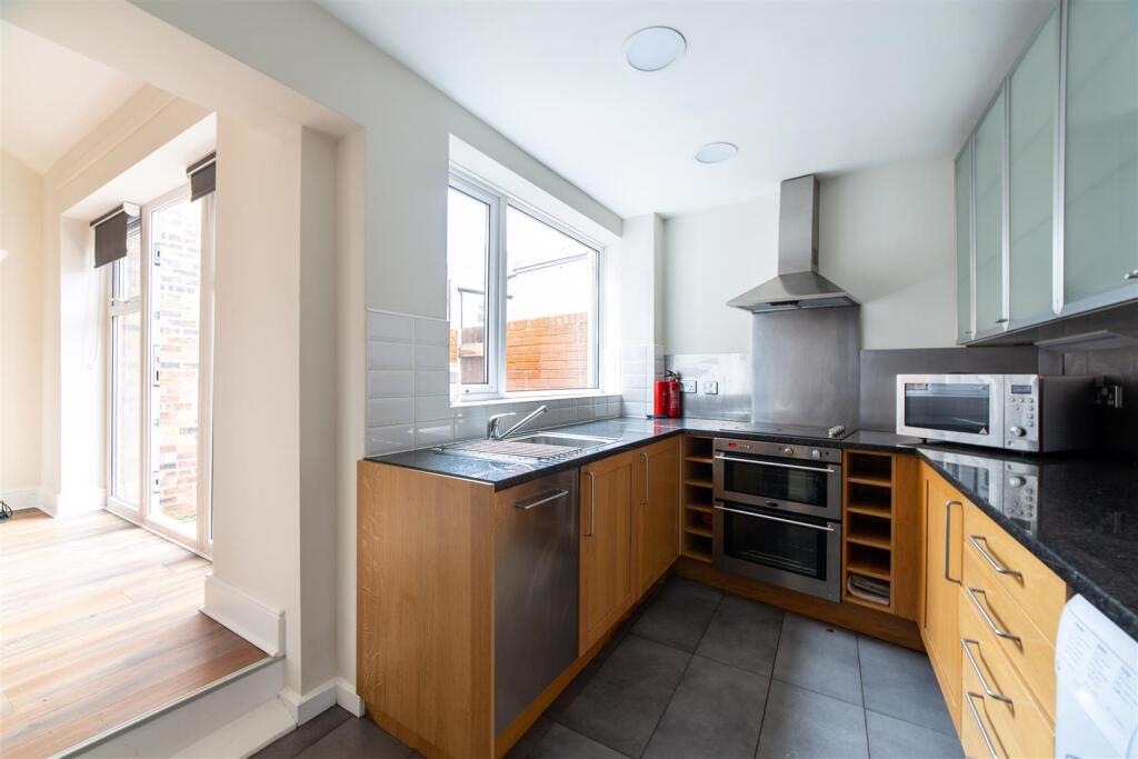 House in Newcastle upon Tyne - View 5