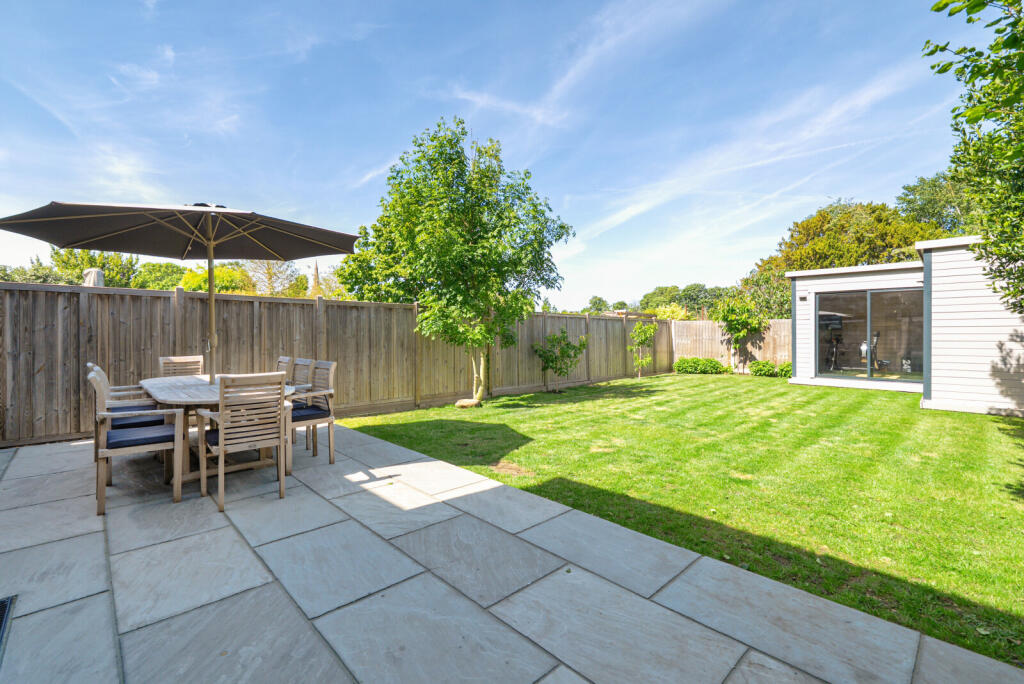 House in Weybridge - View 2