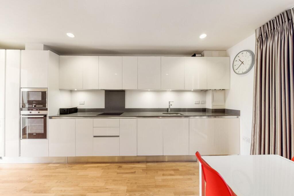 House in London - View 2