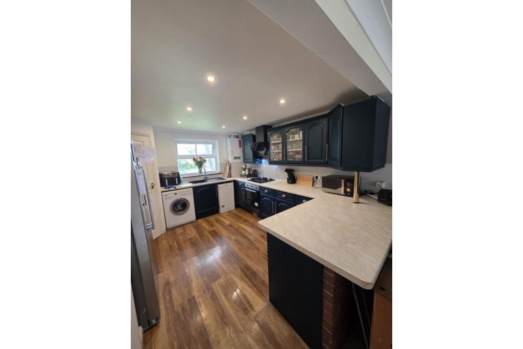 House in Newport - View 4