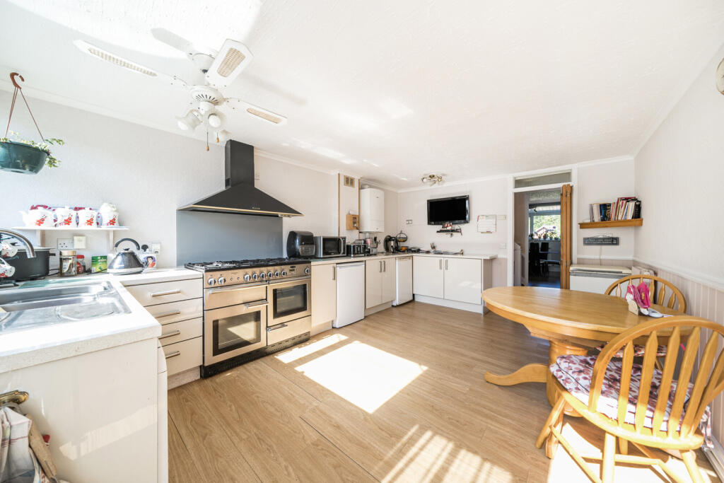 Sanctuary Close, Harefield, Uxbridge photo 5