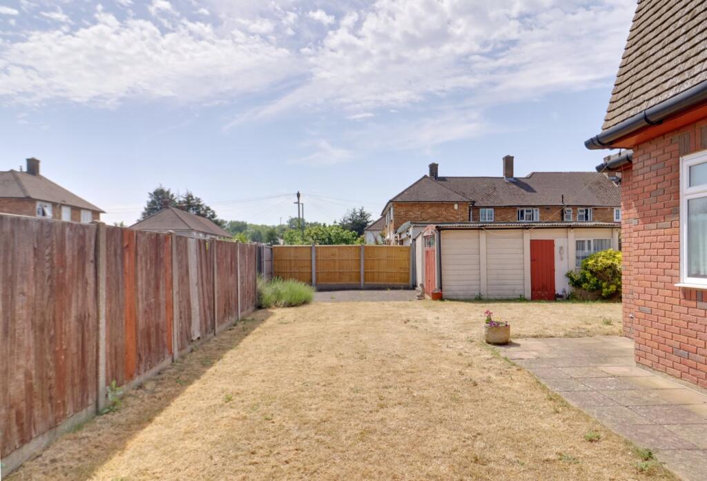House in South Ockendon, Chafford Hundred - View 3