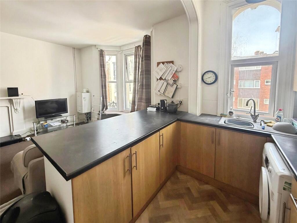 House in Portsmouth, Southsea - View 2