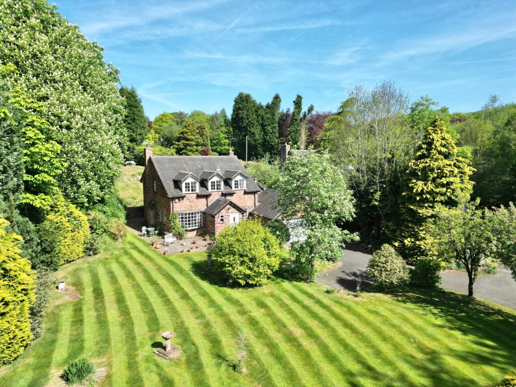3-bed detached on Smithy Lane, Whitmore, ST5, £500,000