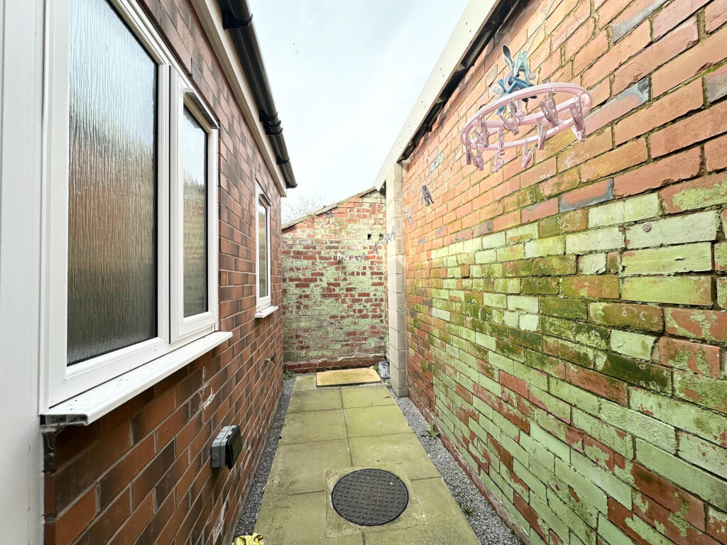St. Chads Road, Preston, PR1 - View 6