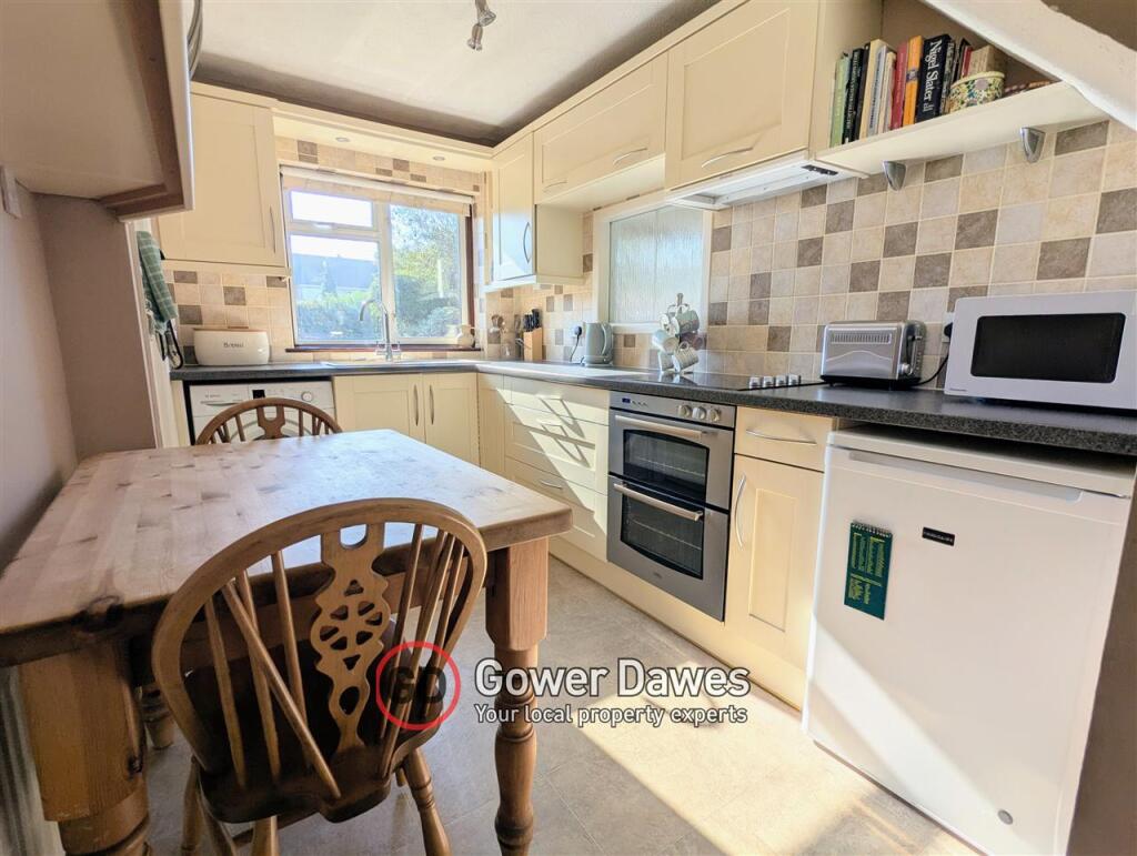 House in Chadwell St Mary, Essex - View 4
