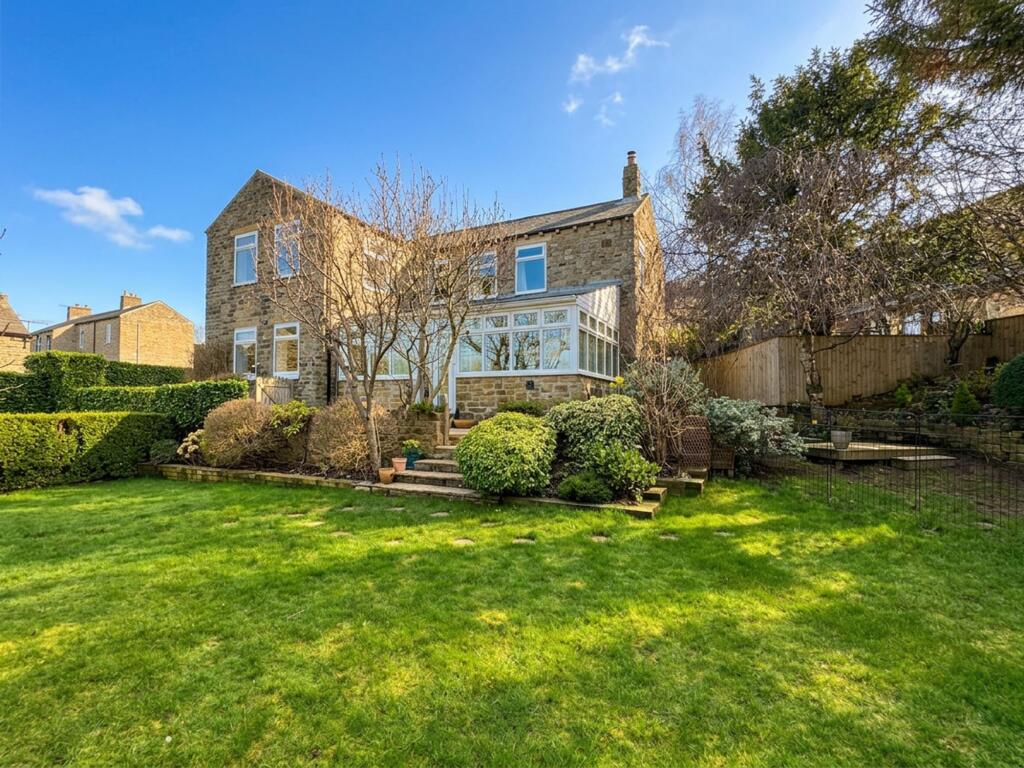 4-bed detached on Causeway Side, Linthwaite, HD7, £500,000