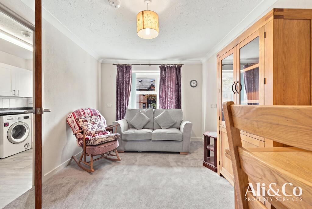 Apartment in Grays, Little Thurrock - View 5