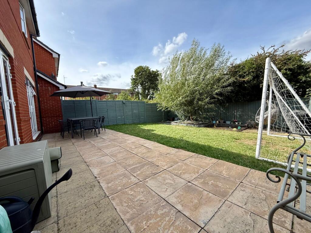 House in Luton - View 3