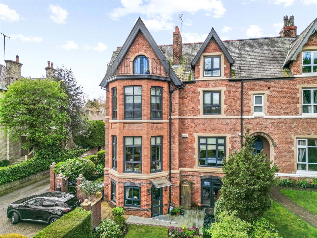 2-bed flat on Stamford Road, Bowdon, Altrincham, Greater Manchester, WA14, £525,000
